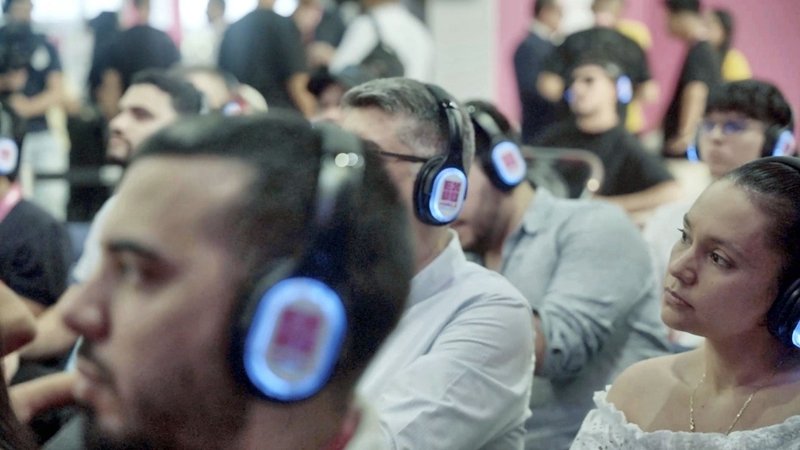 Resellers listening to the HK Refurbished Stock presentation at ExpoMobile LatAm 2026