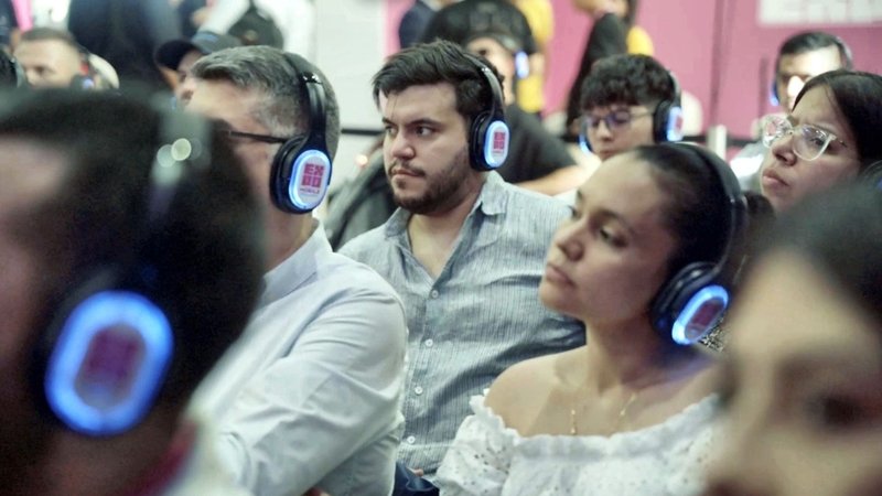 Audience members following the talk on refurbished phone sourcing at ExpoMobile LatAm 2026
